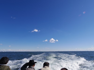 晴天の東京湾散骨